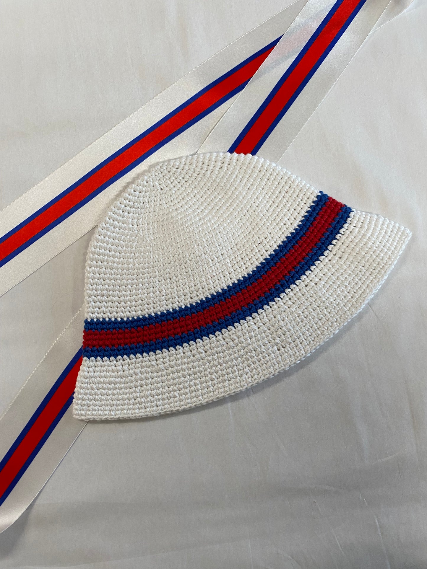 Ribbaldshattur í føroysku litunum