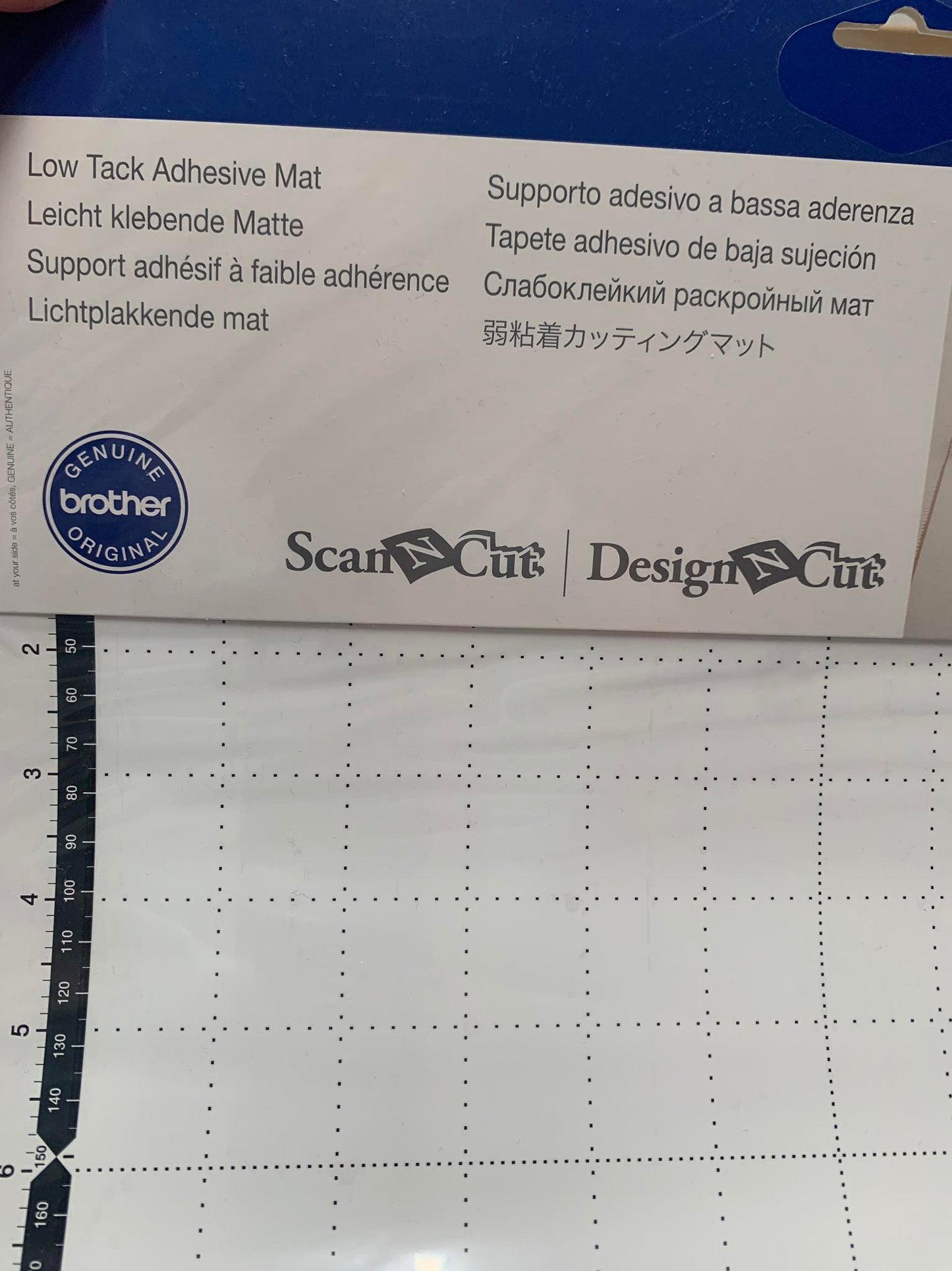 Low tack adhesive mátta