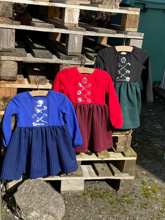 Føroyskur kjóli við prenti