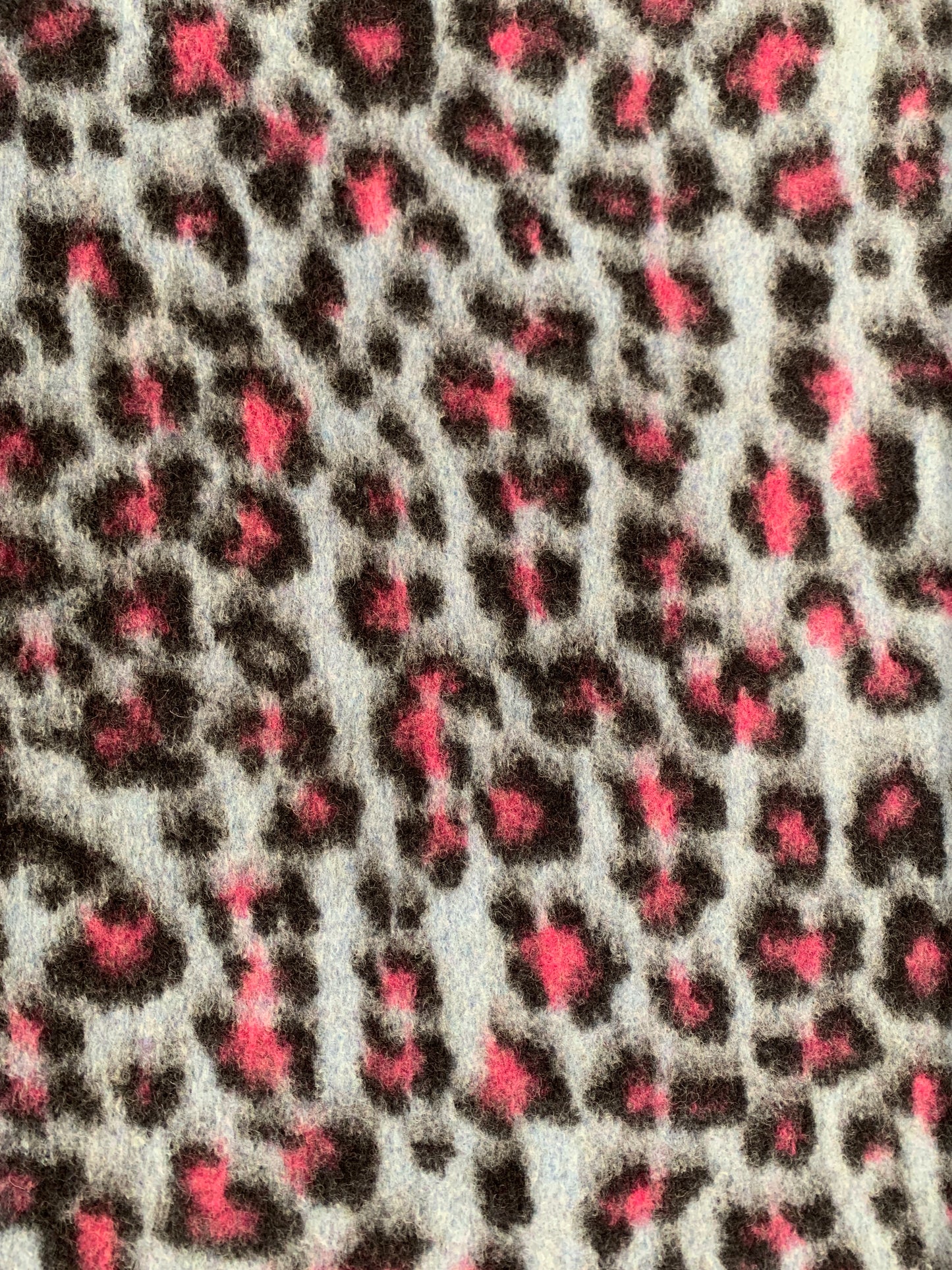Blátt, pink og svart leopard